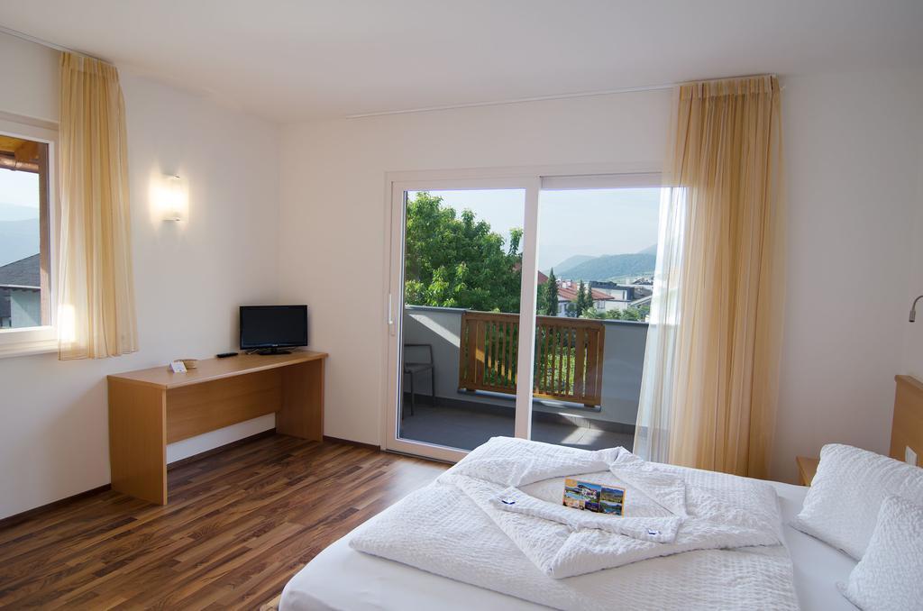 Garni Hotel Peterlinhof Caldaro Phòng bức ảnh