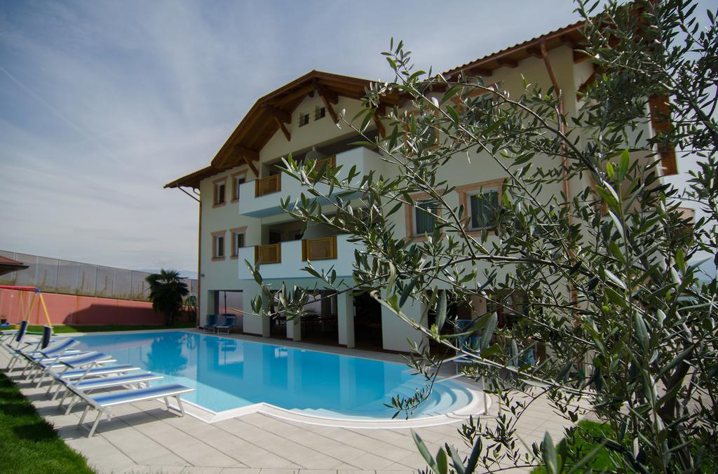 Garni Hotel Peterlinhof Caldaro Ngoại thất bức ảnh