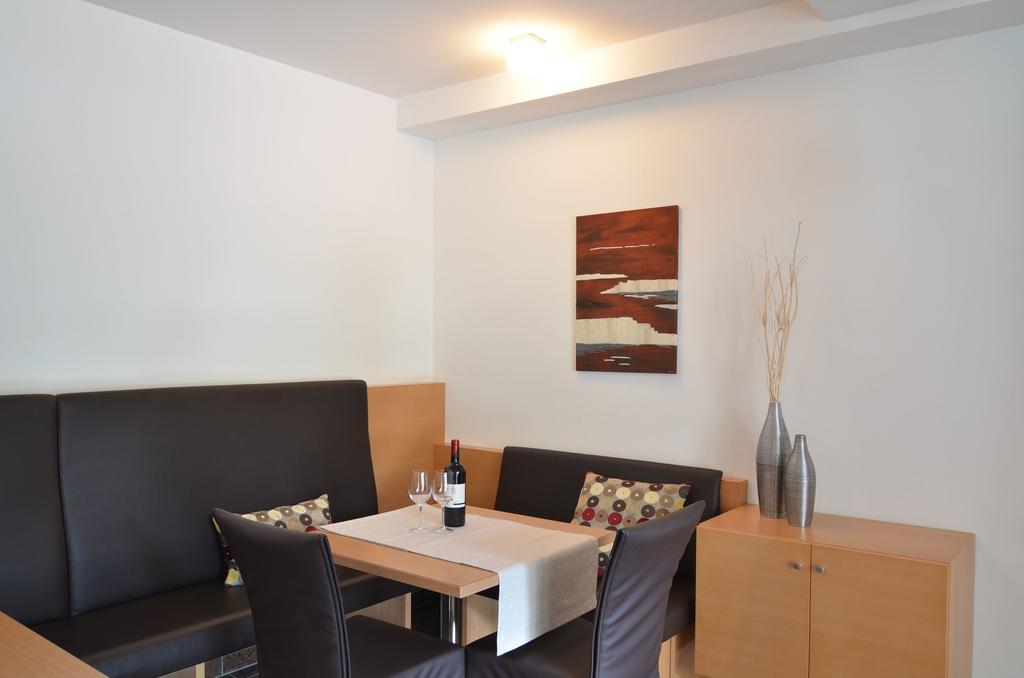 Garni Hotel Peterlinhof Caldaro Ngoại thất bức ảnh