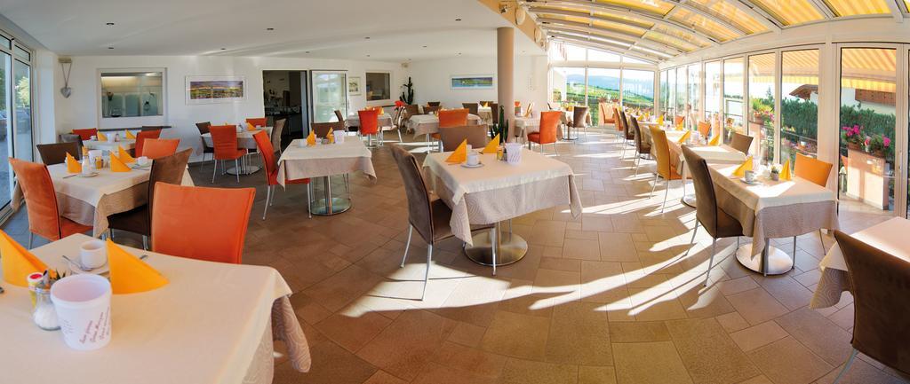 Garni Hotel Peterlinhof Caldaro Ngoại thất bức ảnh
