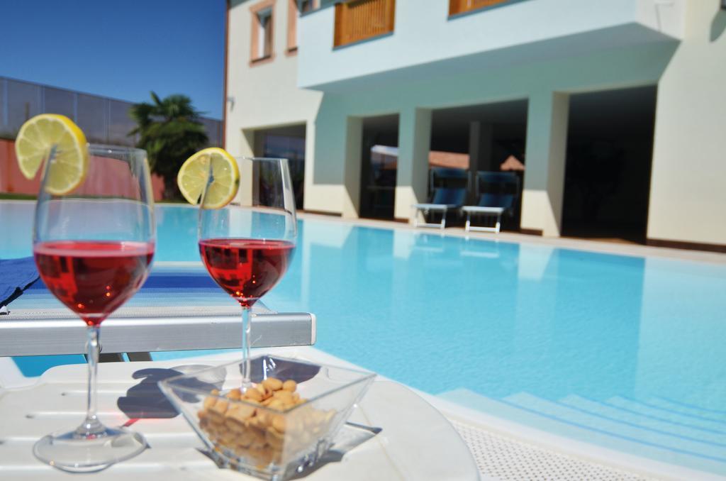 Garni Hotel Peterlinhof Caldaro Ngoại thất bức ảnh
