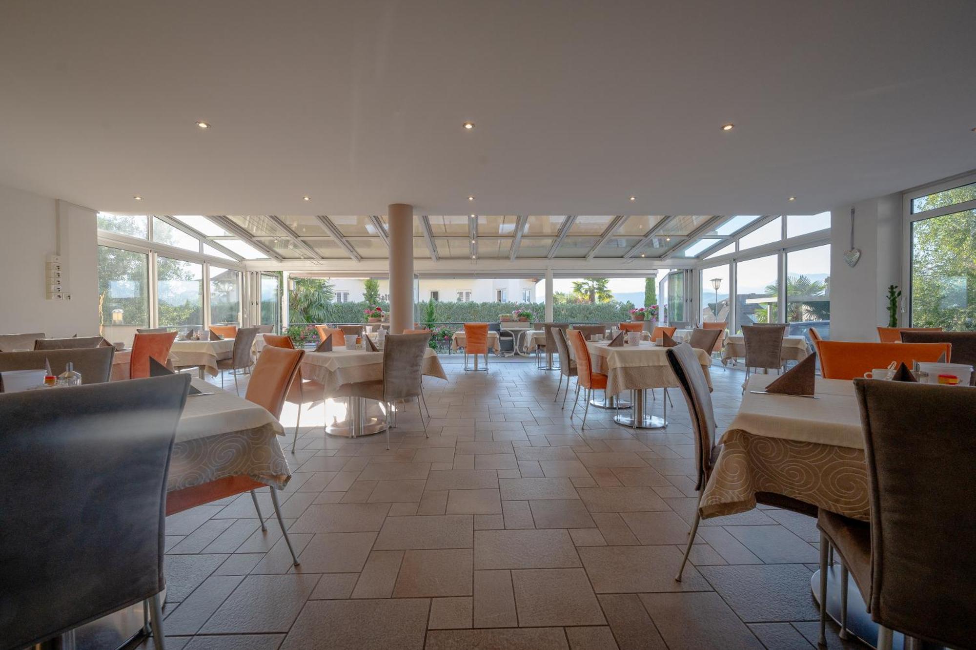 Garni Hotel Peterlinhof Caldaro Ngoại thất bức ảnh