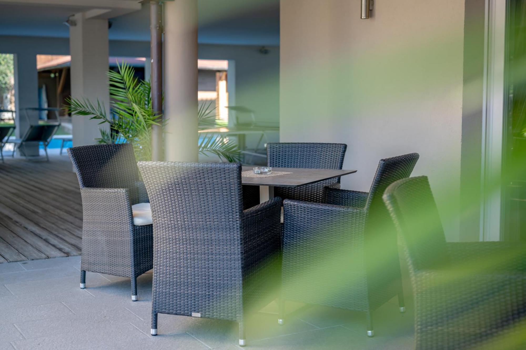 Garni Hotel Peterlinhof Caldaro Ngoại thất bức ảnh