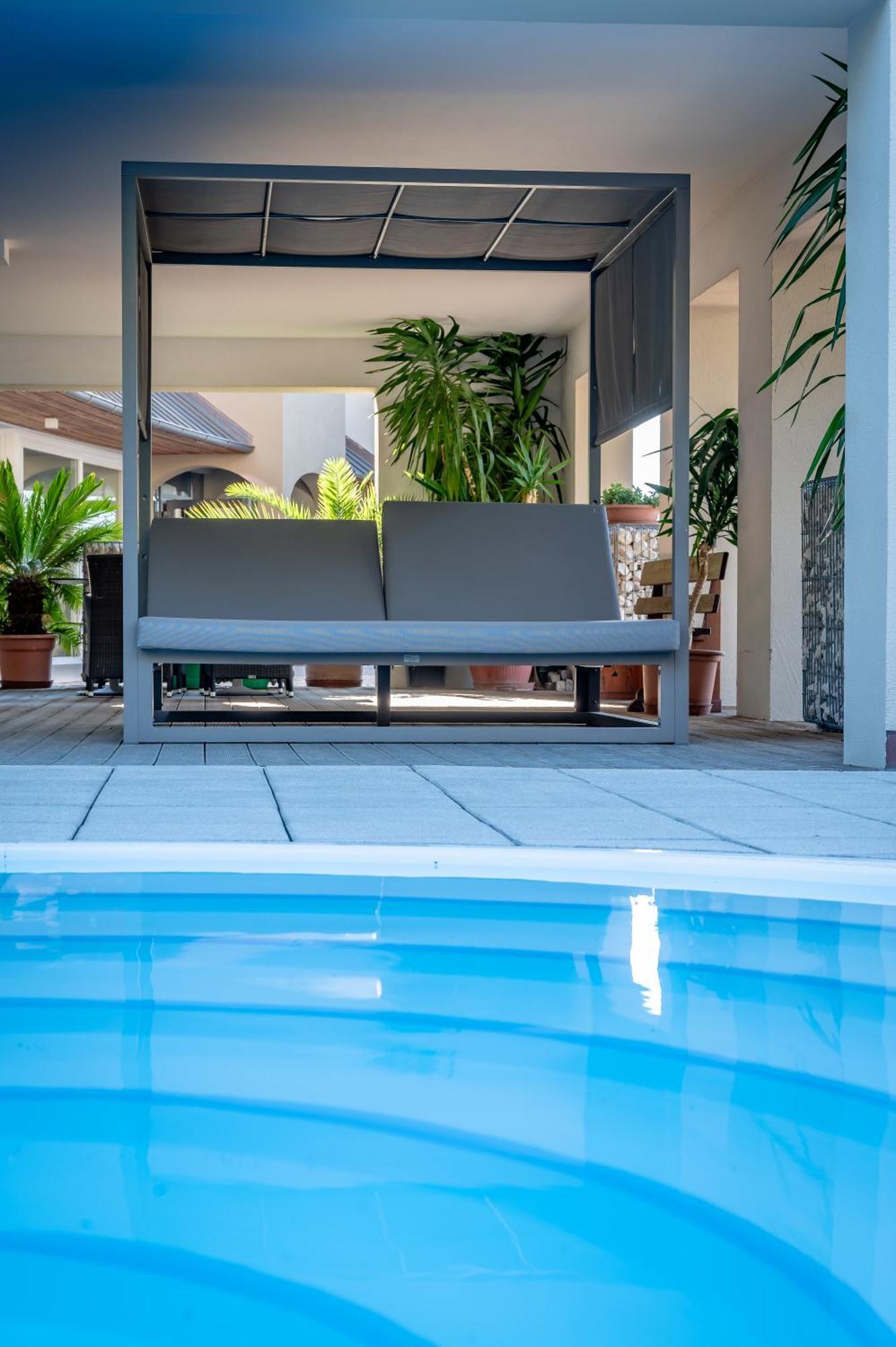 Garni Hotel Peterlinhof Caldaro Ngoại thất bức ảnh