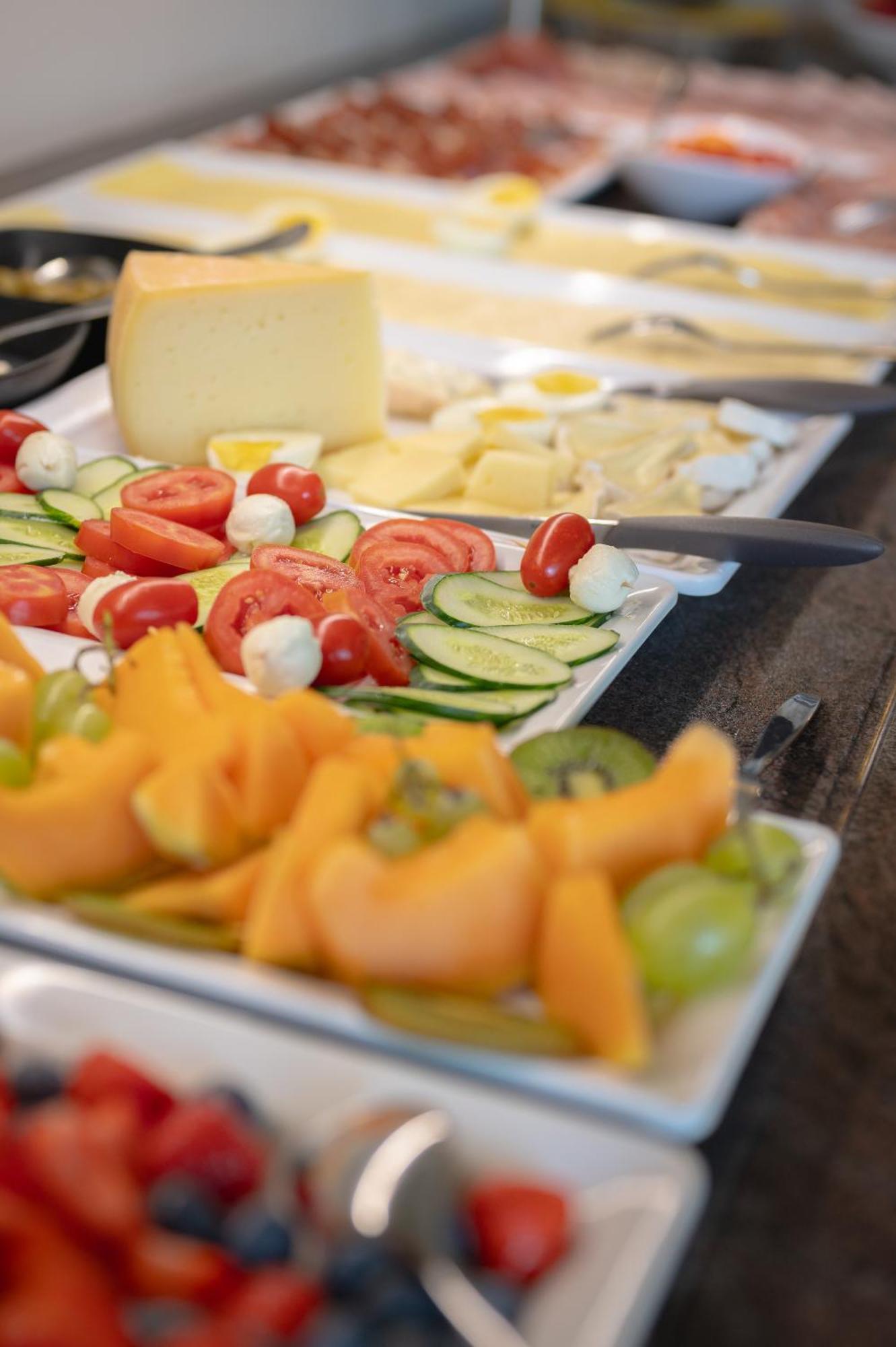 Garni Hotel Peterlinhof Caldaro Ngoại thất bức ảnh