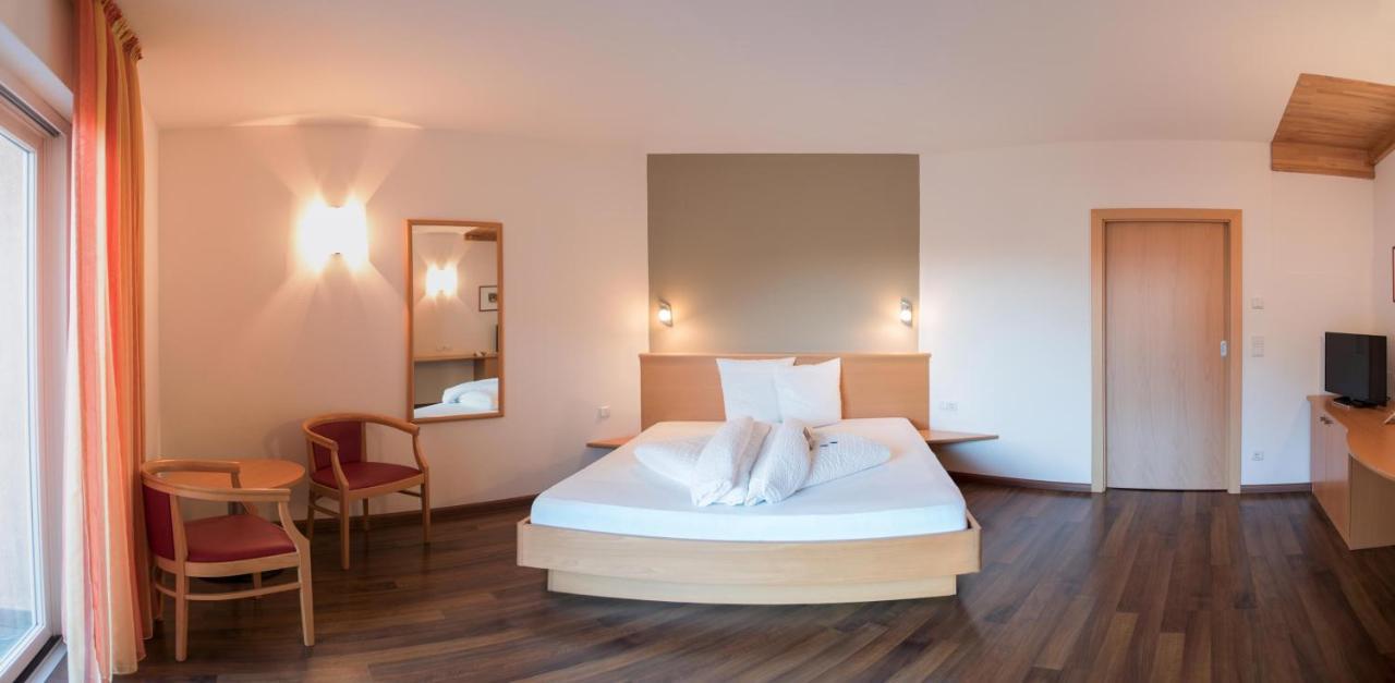 Garni Hotel Peterlinhof Caldaro Ngoại thất bức ảnh